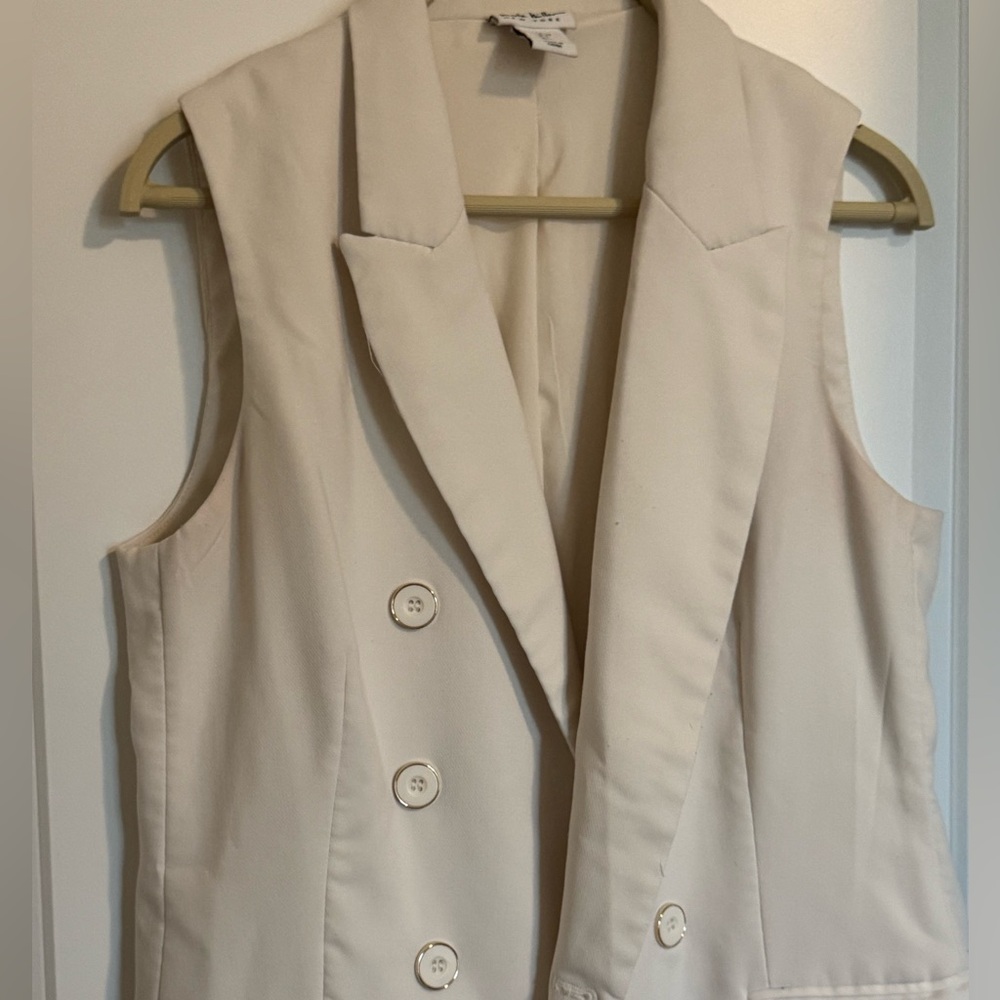 Long Women's White Sleeveless Blazer Vest - Picture 5 of 9